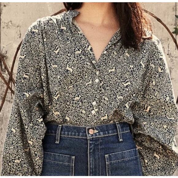 Doen Floral Blouse in Blue and White - Picture 2 of 8